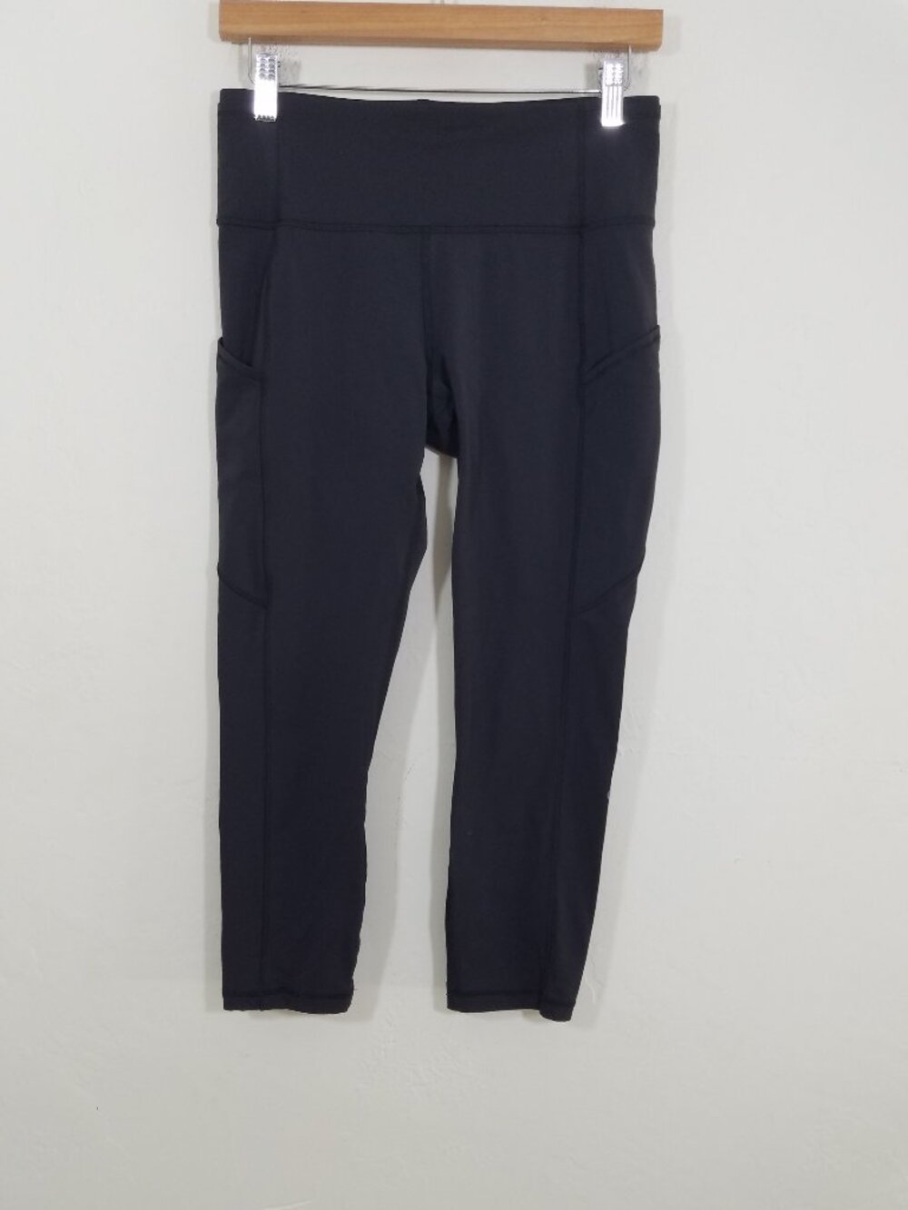 EUC Lululemon Crop Legging with Side Pockets Black Size 8